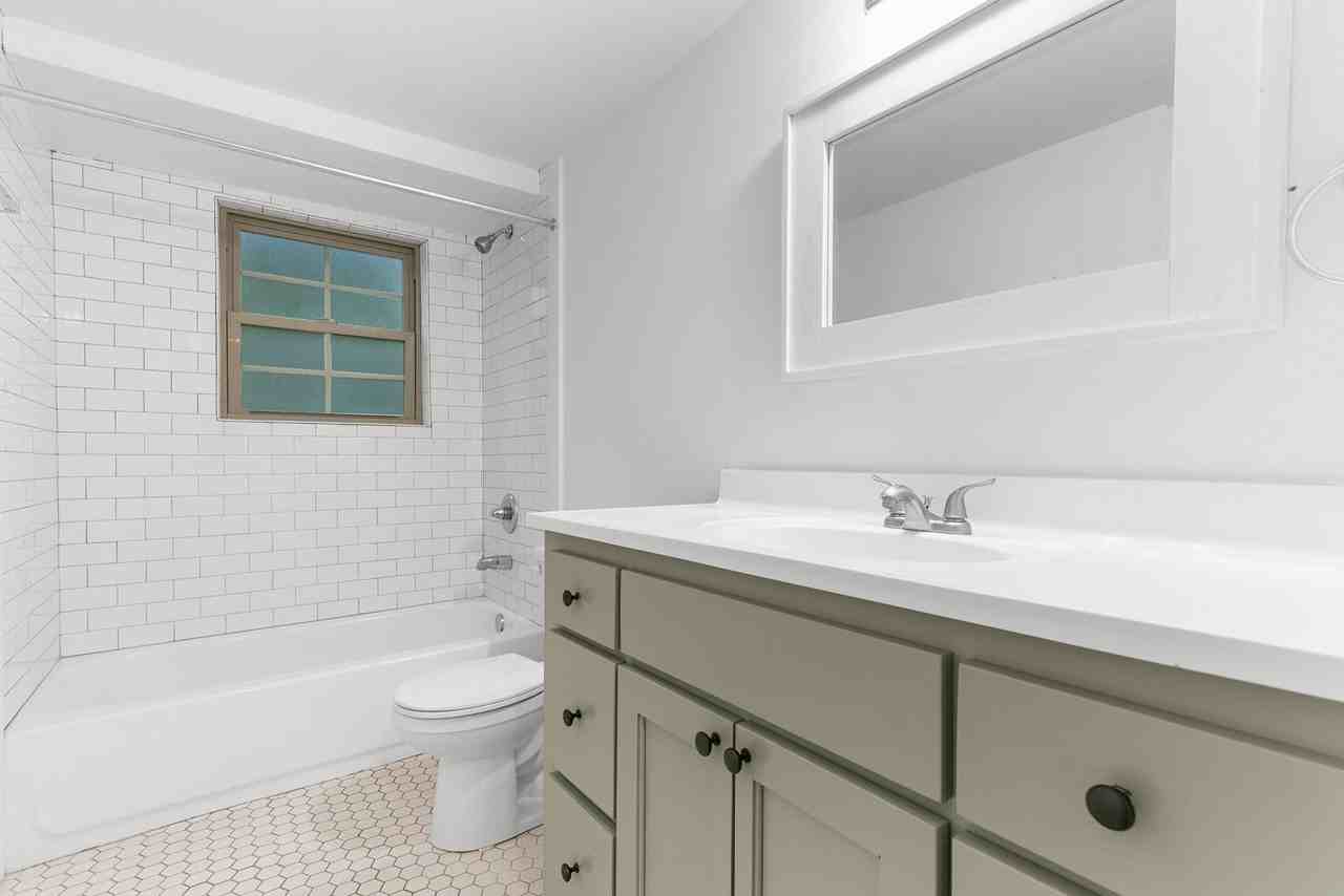 Avondale Point - Photo 4 of 18