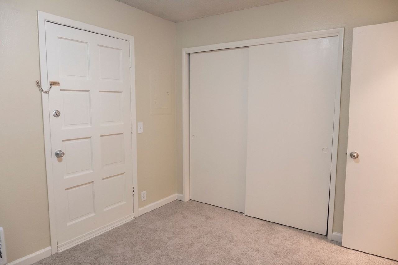 1837 Northeast Schuyler Street - Photo 7 of 18