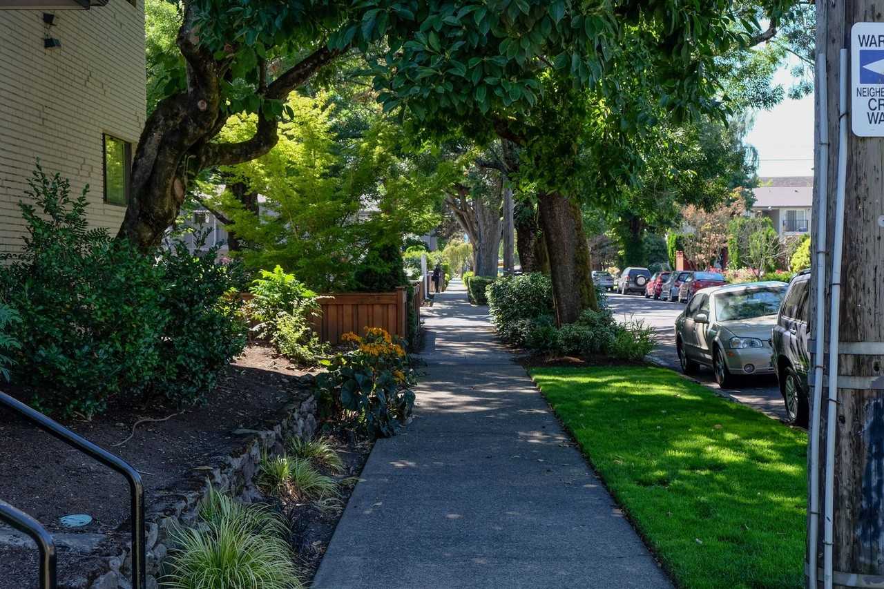 1837 Northeast Schuyler Street - Photo 4 of 18