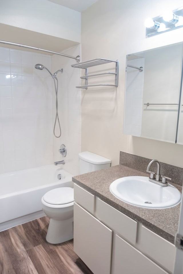 2028 Ne Schuyler St - Photo 7 of 18