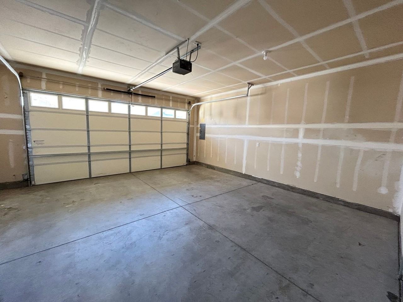 2137 N Eagle Creek Ln - Photo 6 of 24