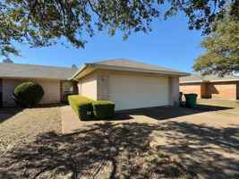 featured image of 974 Parkview Cir