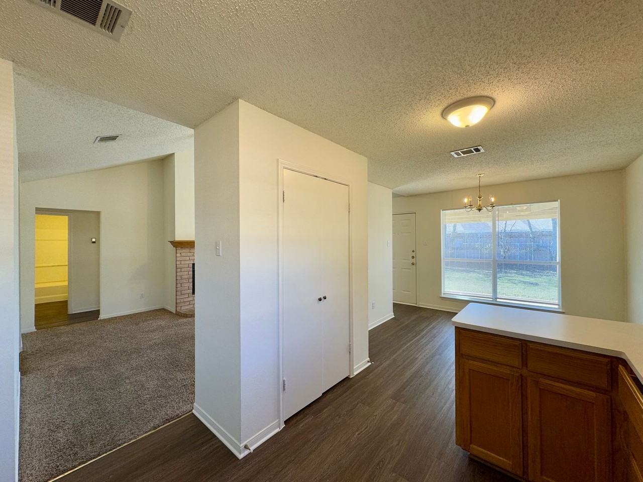 974 Parkview Cir - Photo 4 of 11