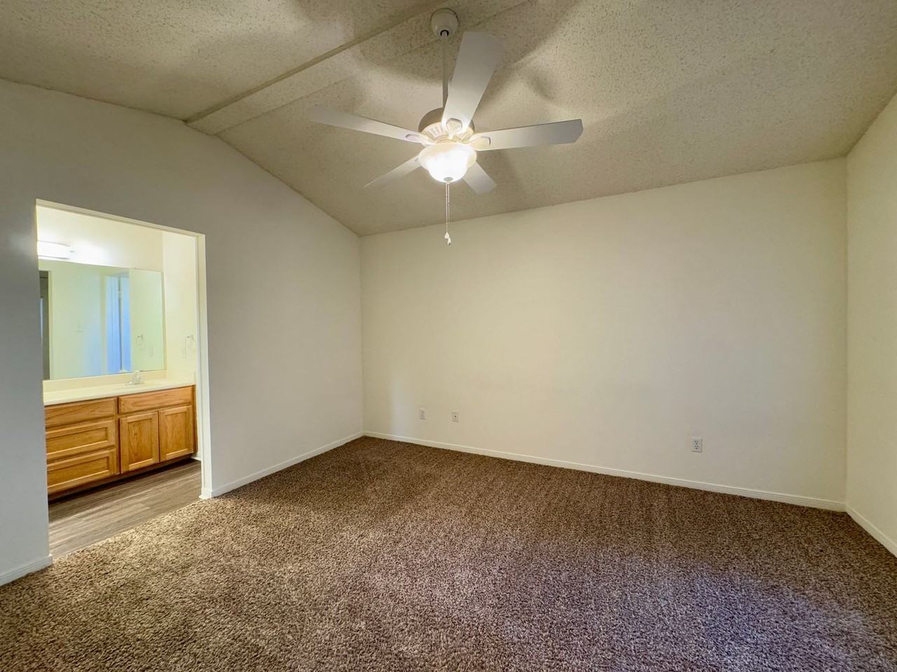 974 Parkview Cir - Photo 5 of 11