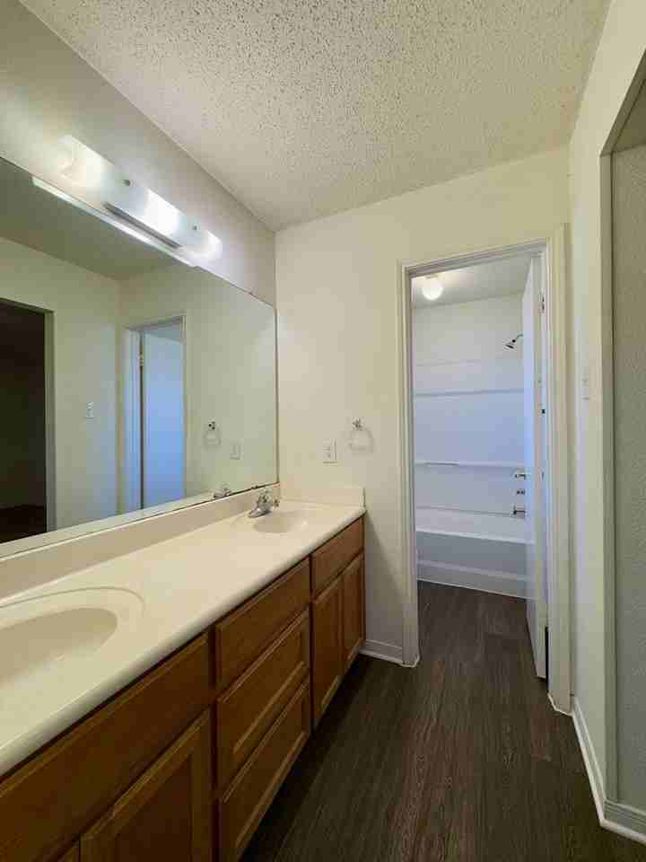 974 Parkview Cir - Photo 6 of 11