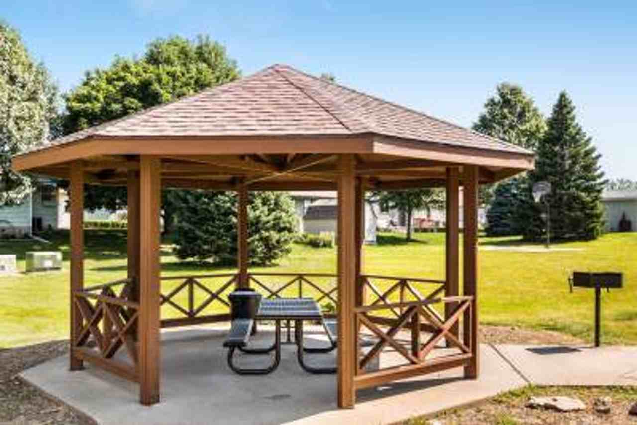 Burbank Village Apartments - Photo 3 of 13