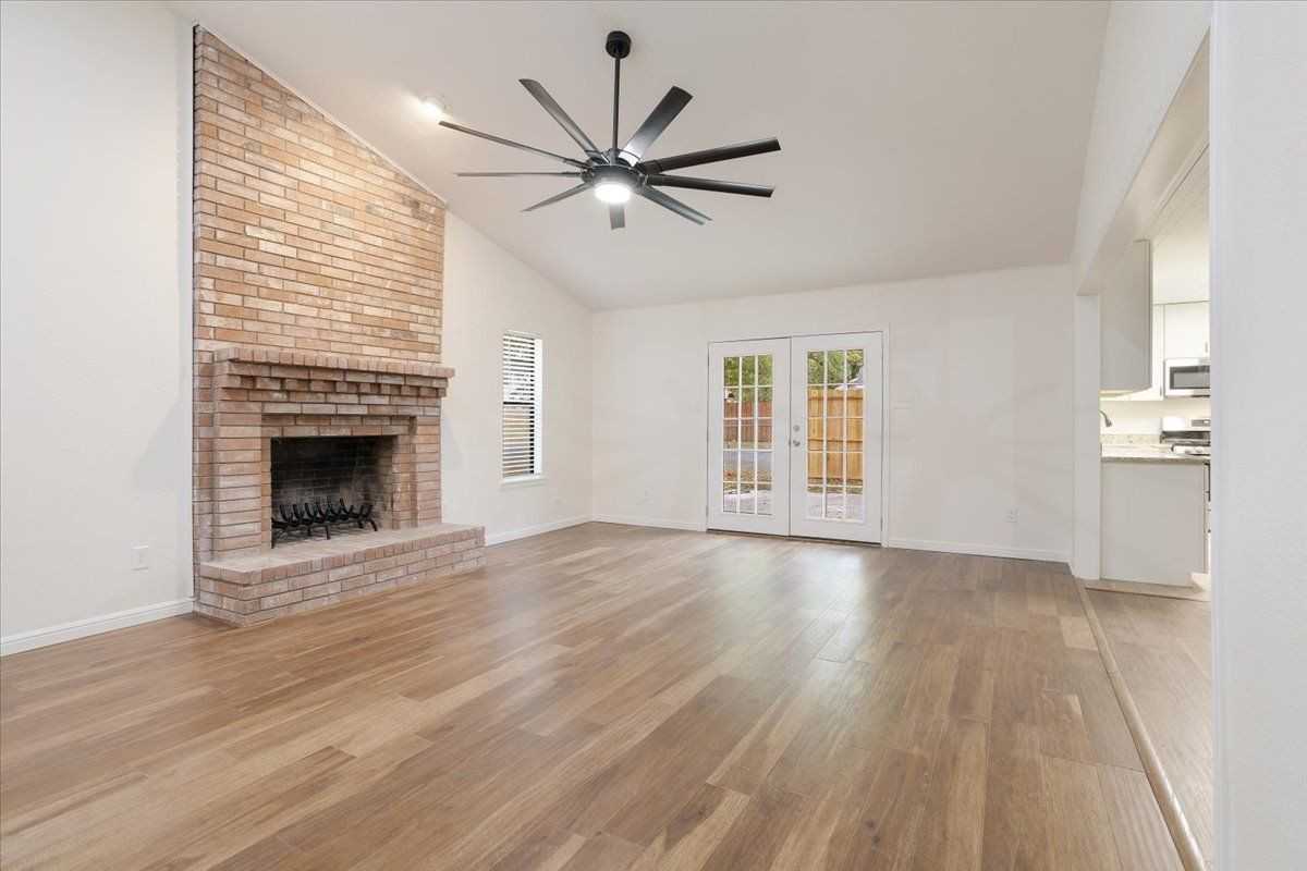 100 E Cunningham St - Photo 3 of 25