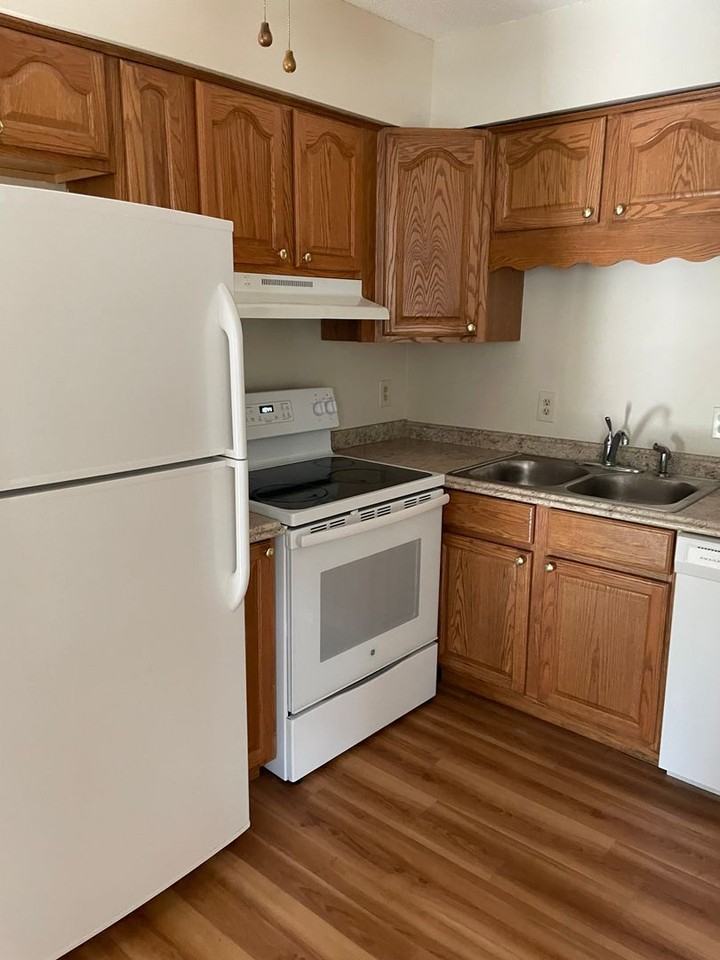 458 S 14th St #C - Photo 2 of 6