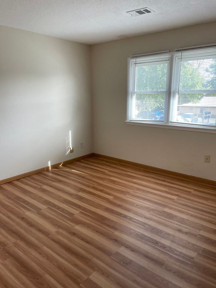 458 S 14th St #C - Photo 4 of 6