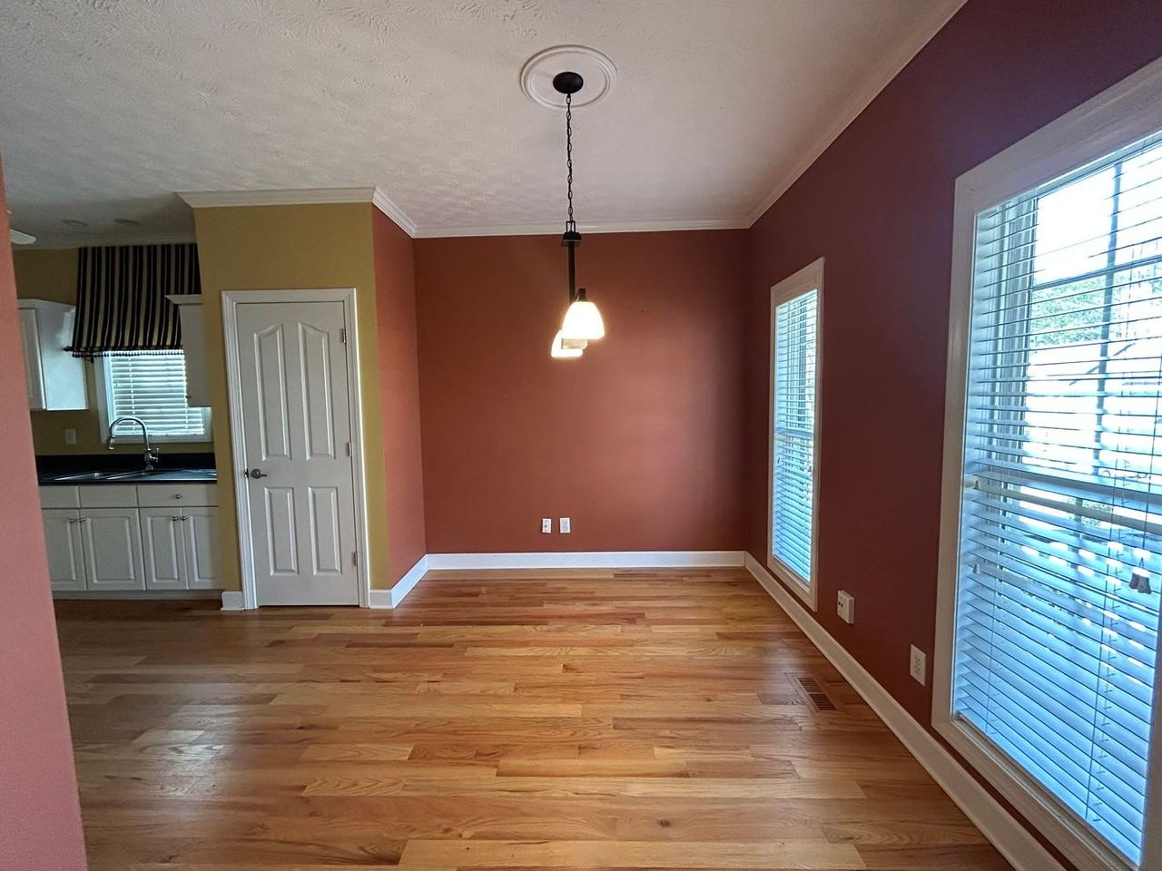 111 Hanbury Ln - Photo 4 of 28