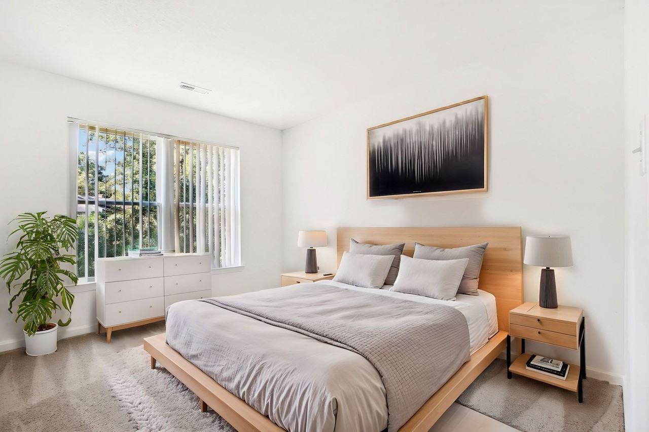 Poplar Manor Apartments - Photo 2 of 9