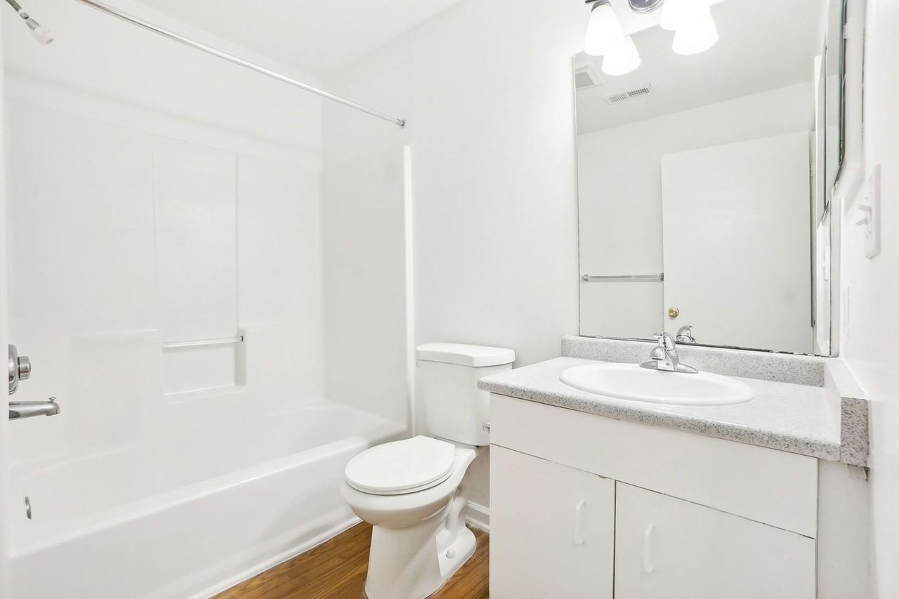 Poplar Manor Apartments - Photo 4 of 9