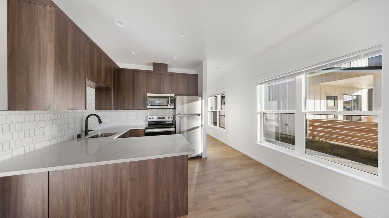 2128 32nd Street - Photo 4 of 13