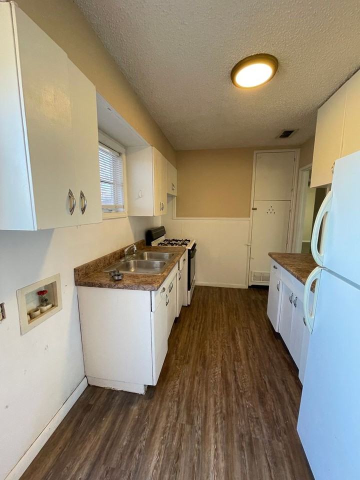 3722 32nd St - Photo 5 of 9