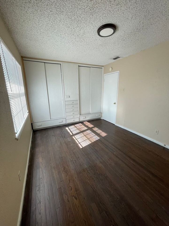 3722 32nd St - Photo 6 of 9