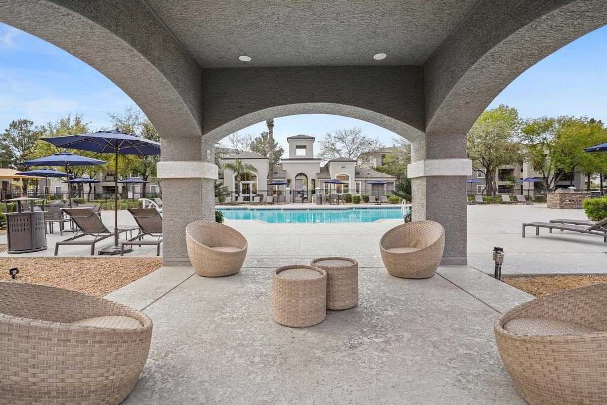 3010 W Yorkshire Dr - Photo 4 of 32