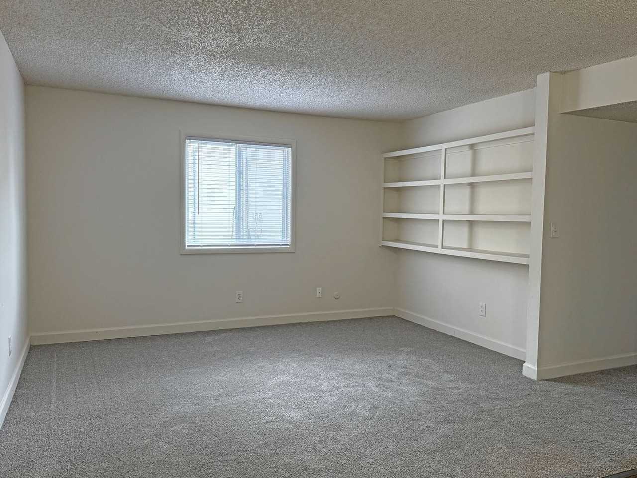 Cherry Plaza - Photo 5 of 14