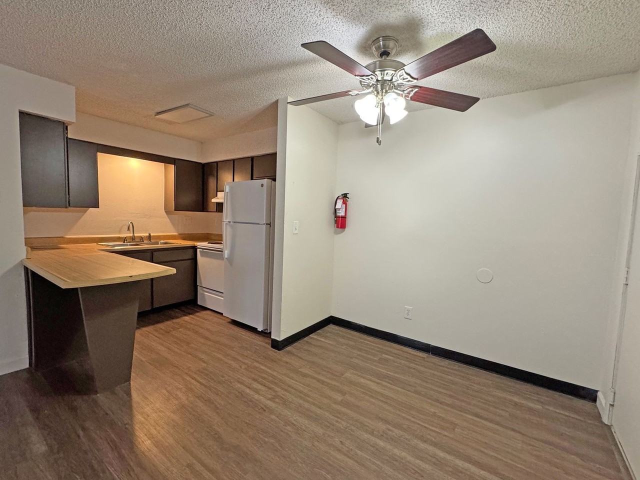 Cherry Plaza - Photo 6 of 14