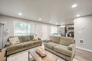 featured image of 165 Sw Spruce St