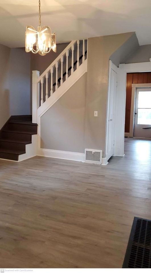 126 Edgar Ave - Photo 4 of 10