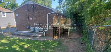 featured image of 829 W 7th St #8