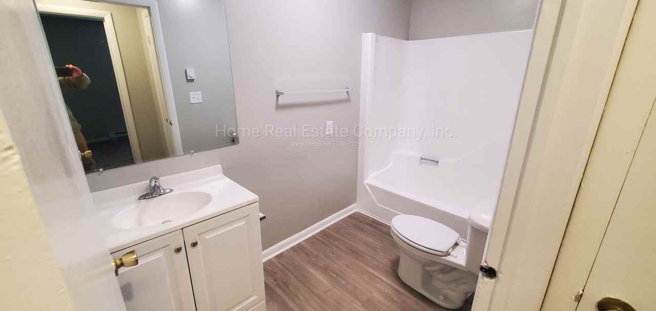 829 W 7th St #8 - Photo 6 of 10