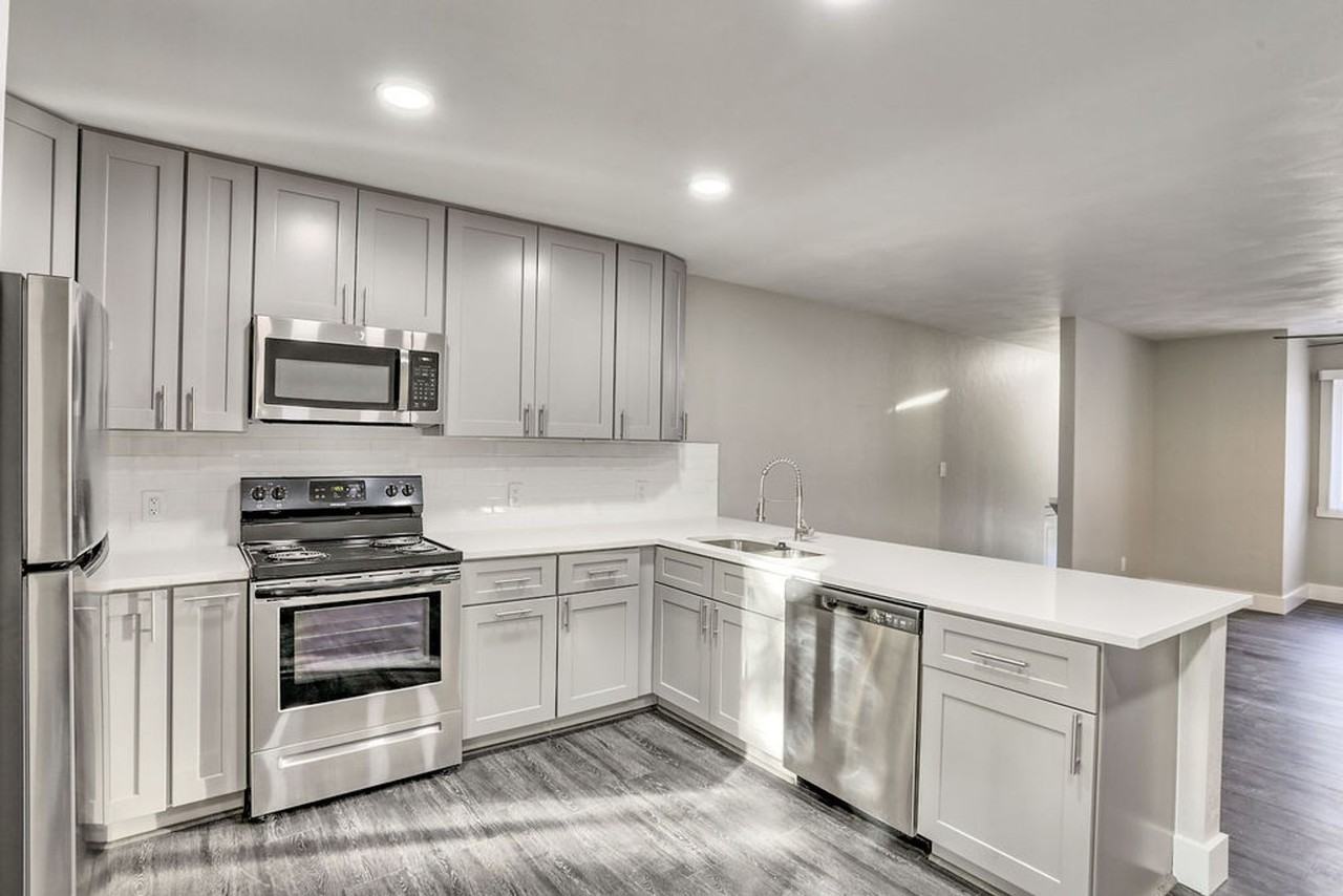 2823 Stanford Rd - Photo 4 of 30