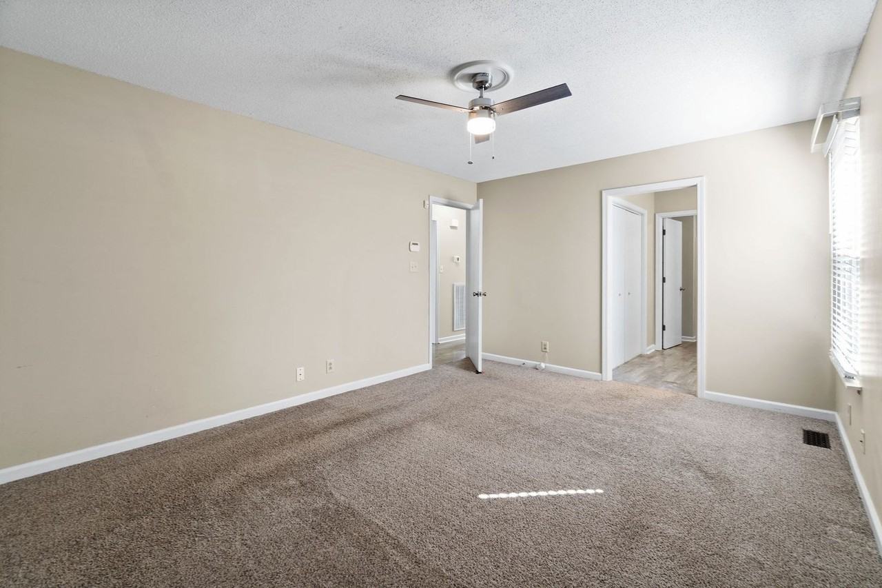 1720 Longbow Ct - Photo 2 of 33