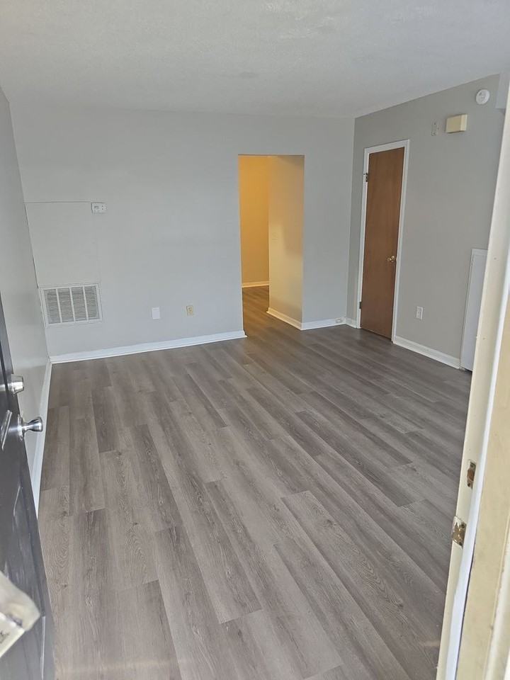 3600 Medical Dr Apt B - Photo 2 of 11