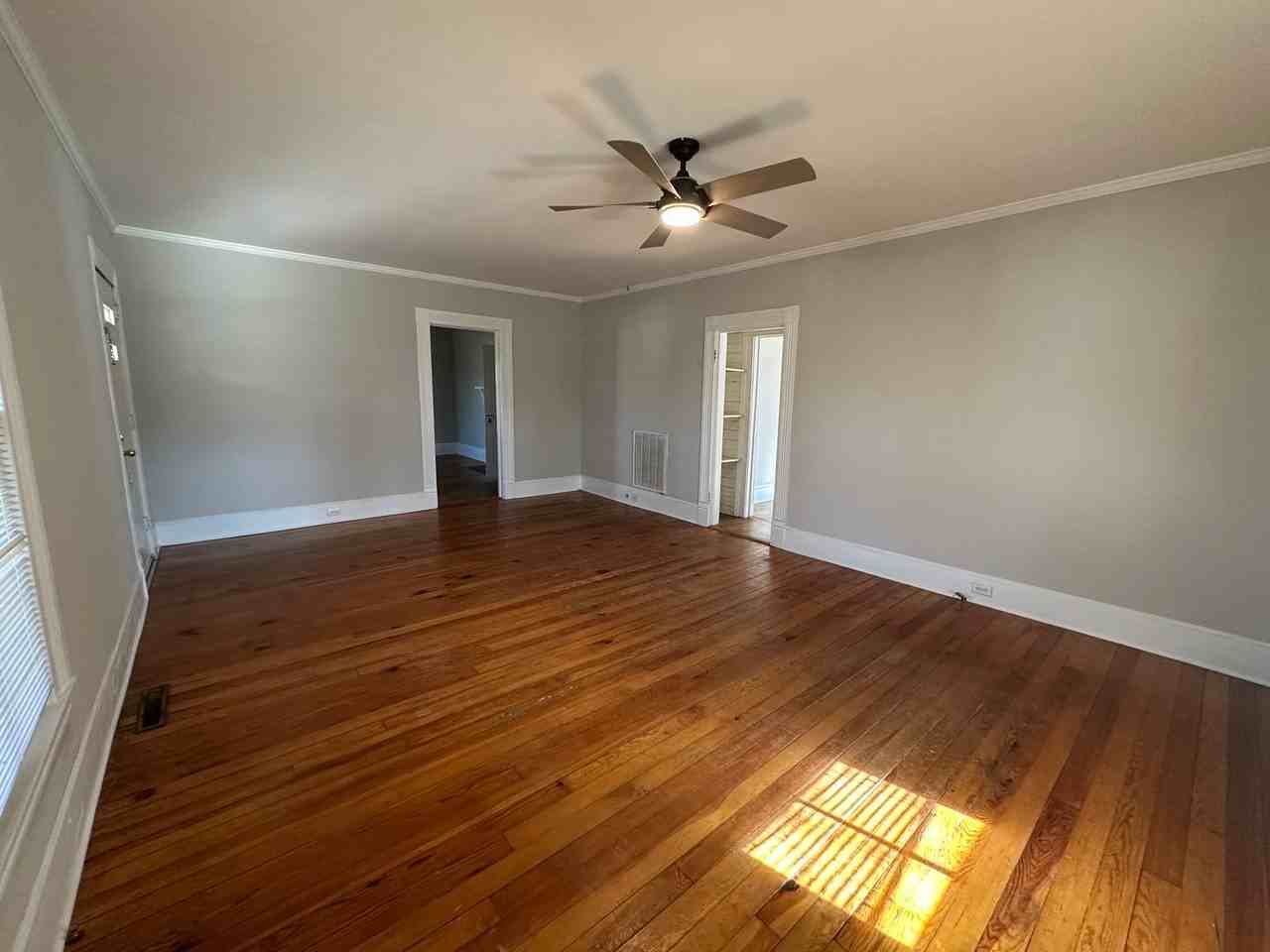 229 Wagner St - Photo 4 of 15
