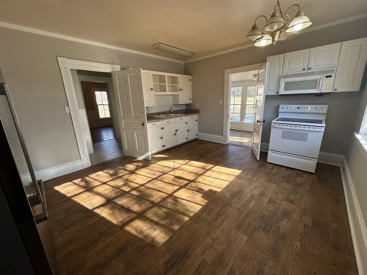 229 Wagner St - Photo 7 of 15