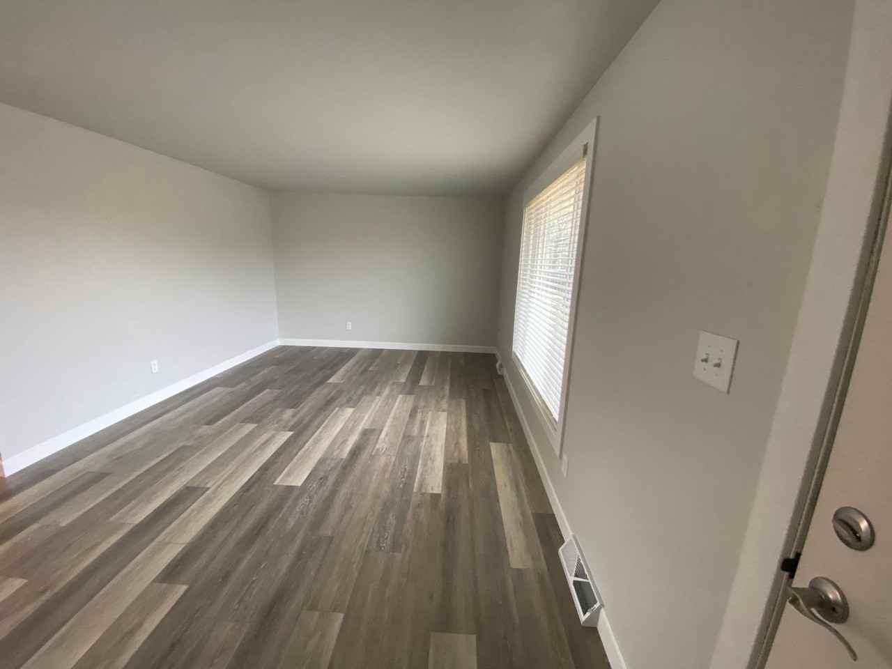 147 Viewpoint Rd - Photo 2 of 11