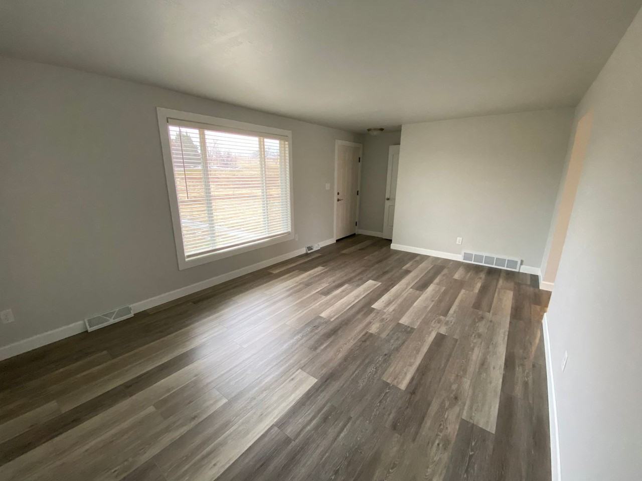 147 Viewpoint Rd - Photo 3 of 11