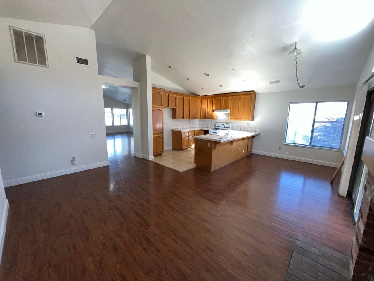 8484 Hollow Oaks Ct - Photo 3 of 15