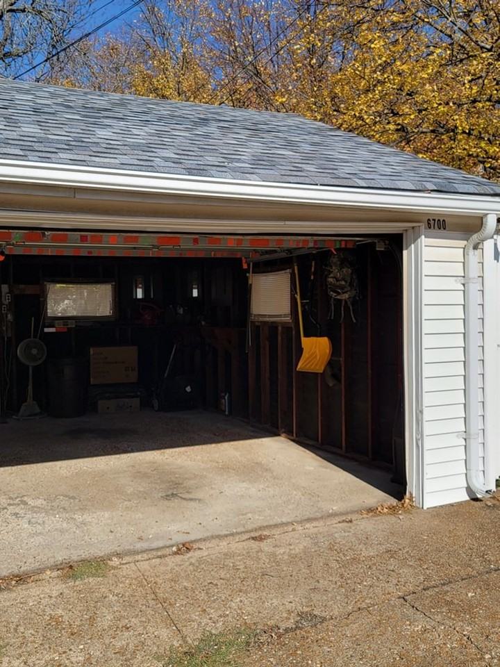 6700 Bancroft Ave - Photo 3 of 10