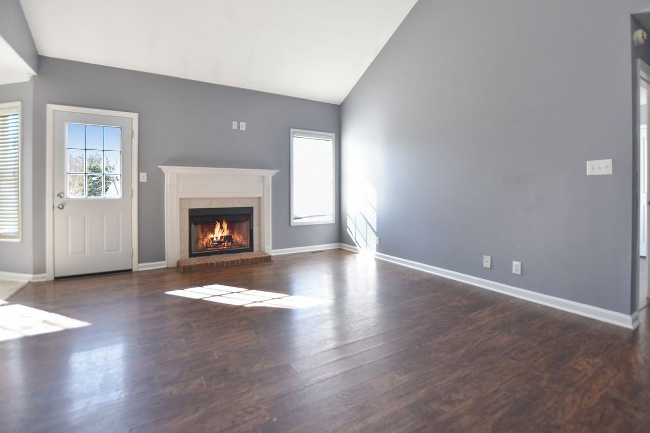 423 Athena Dr - Photo 2 of 19