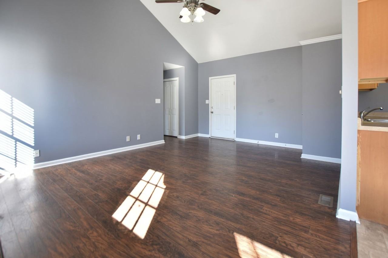423 Athena Dr - Photo 3 of 19