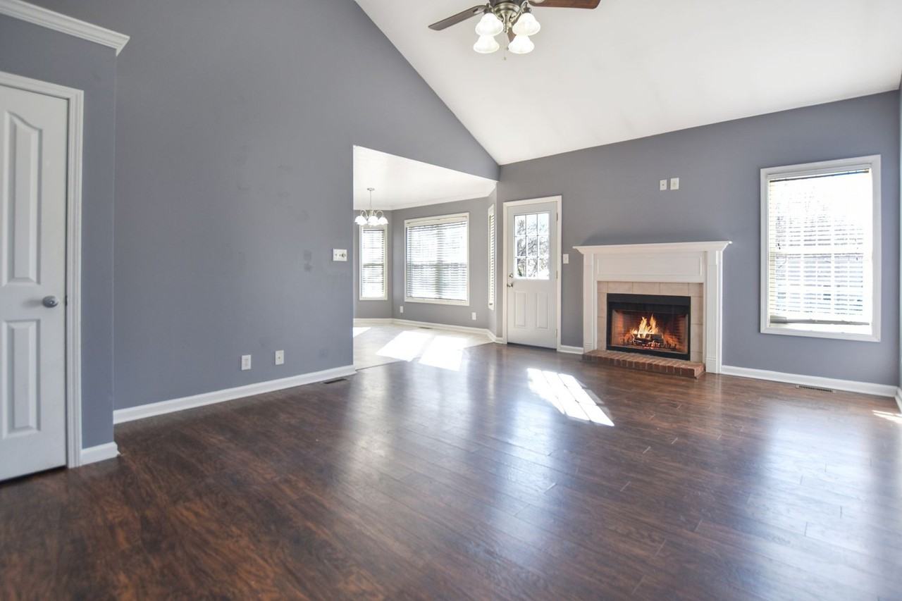 423 Athena Dr - Photo 4 of 19