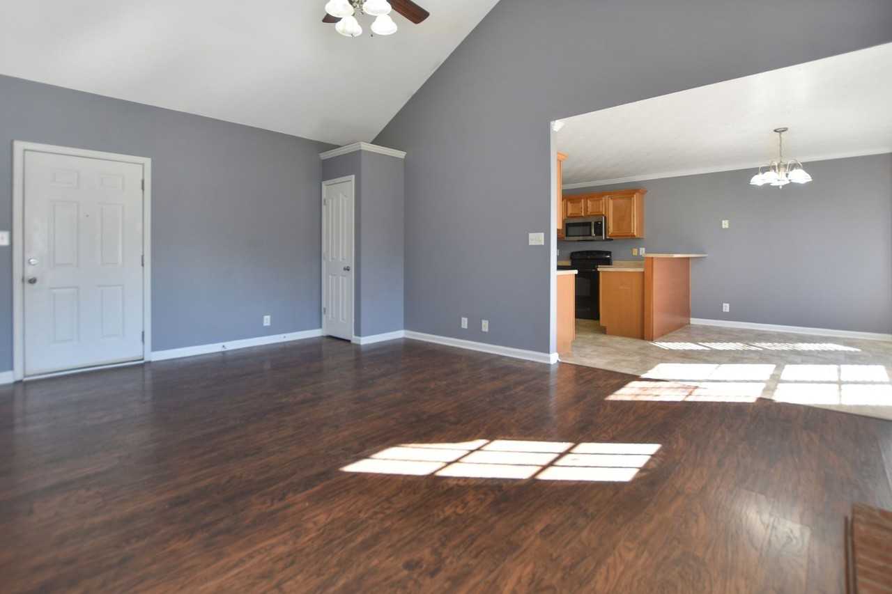 423 Athena Dr - Photo 5 of 19