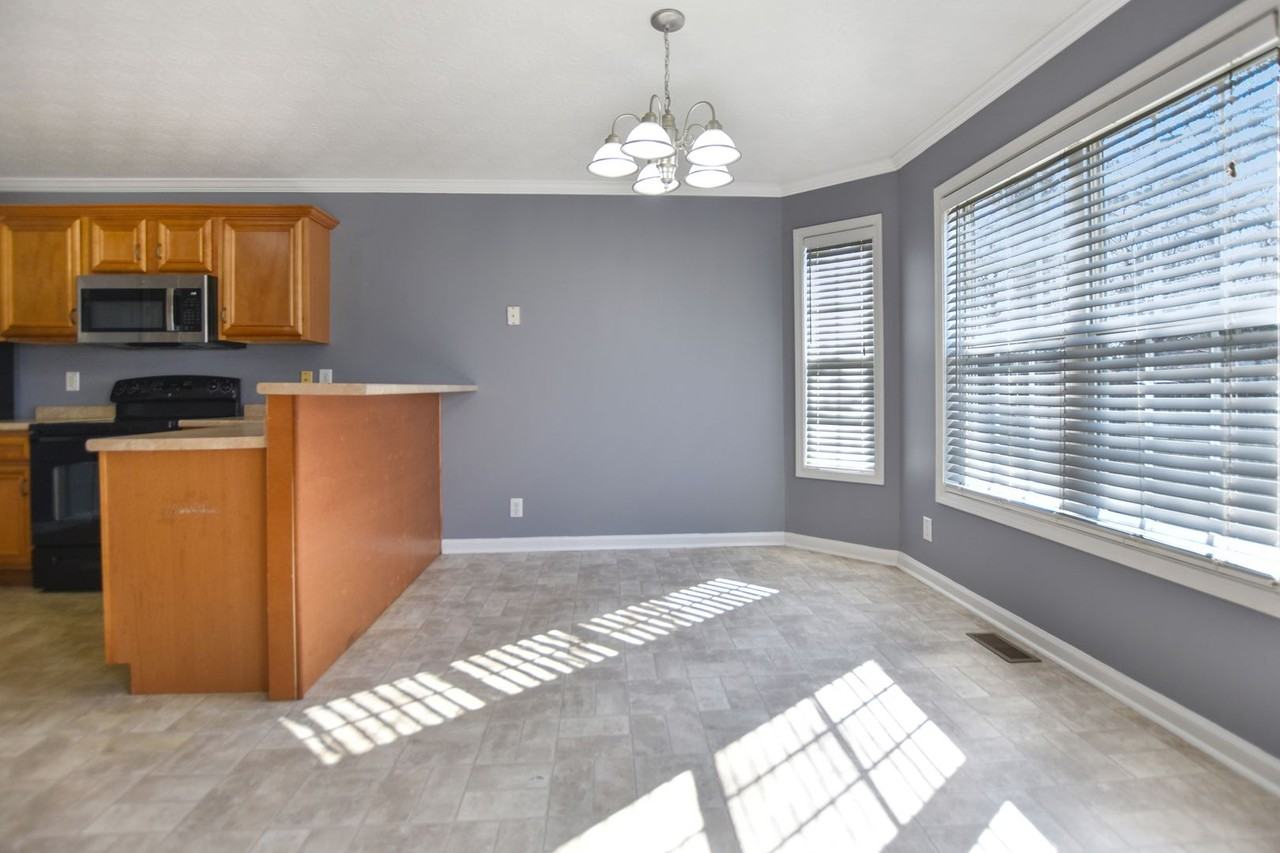 423 Athena Dr - Photo 6 of 19