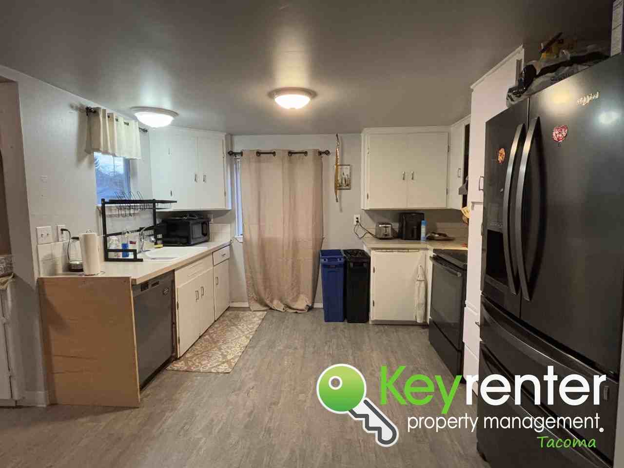 228 E 62nd St - Photo 2 of 6