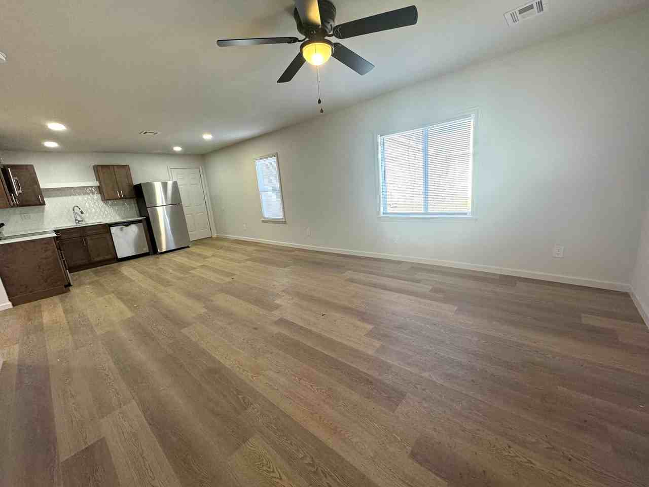 1166 N Birmingham Ave - Photo 3 of 17