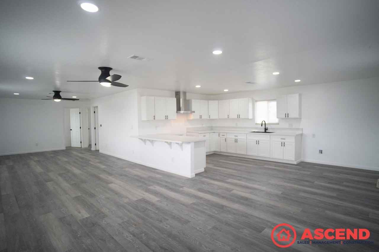 3119 Nord Ave - Photo 2 of 8