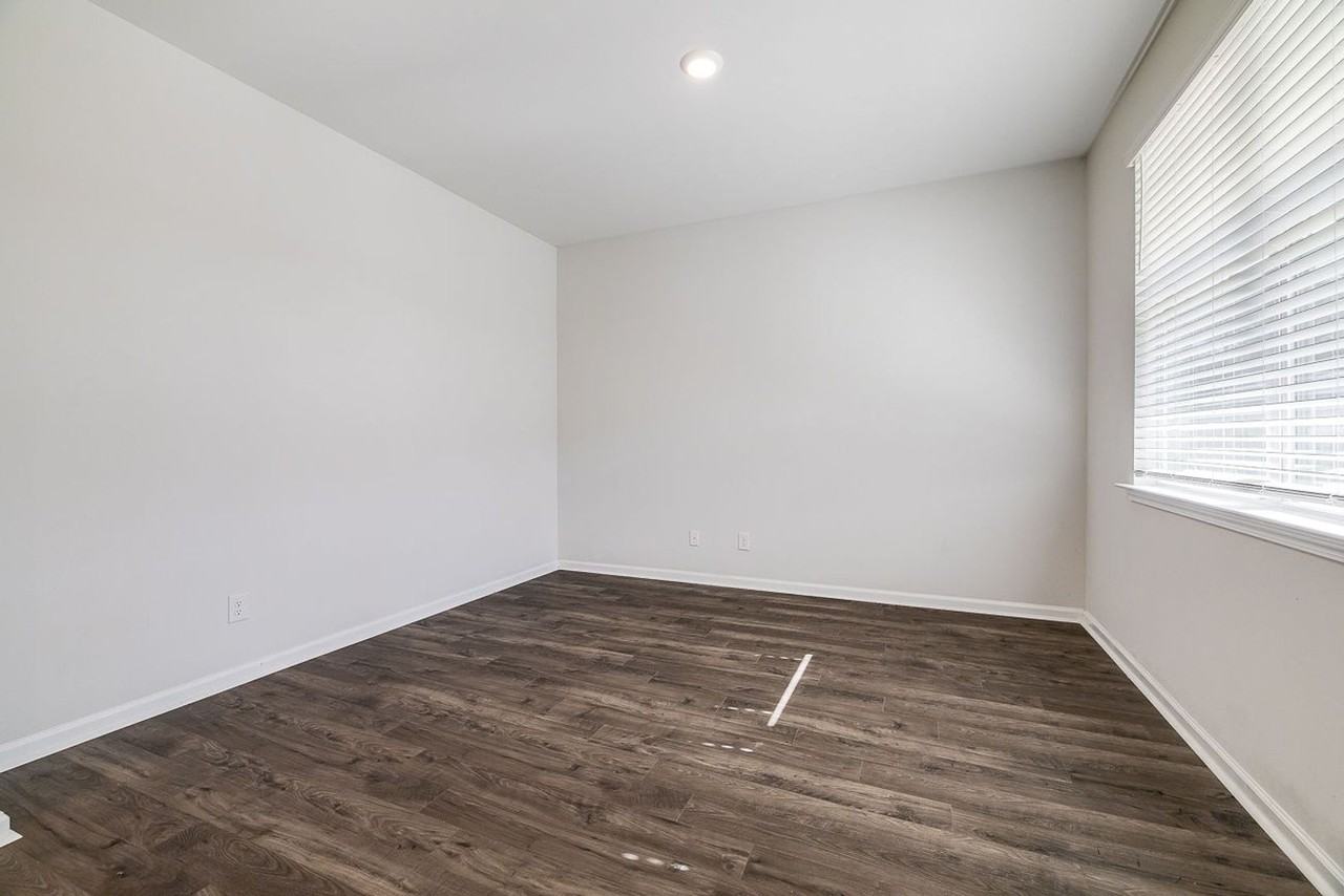 102 Spillway Ct - Photo 3 of 36