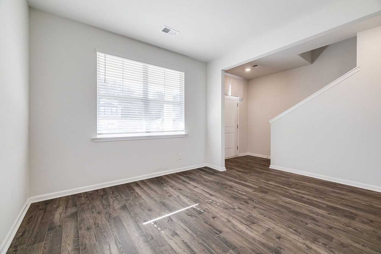 102 Spillway Ct - Photo 4 of 36