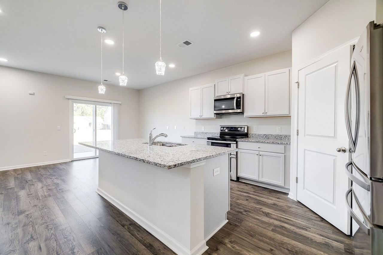 102 Spillway Ct - Photo 5 of 36