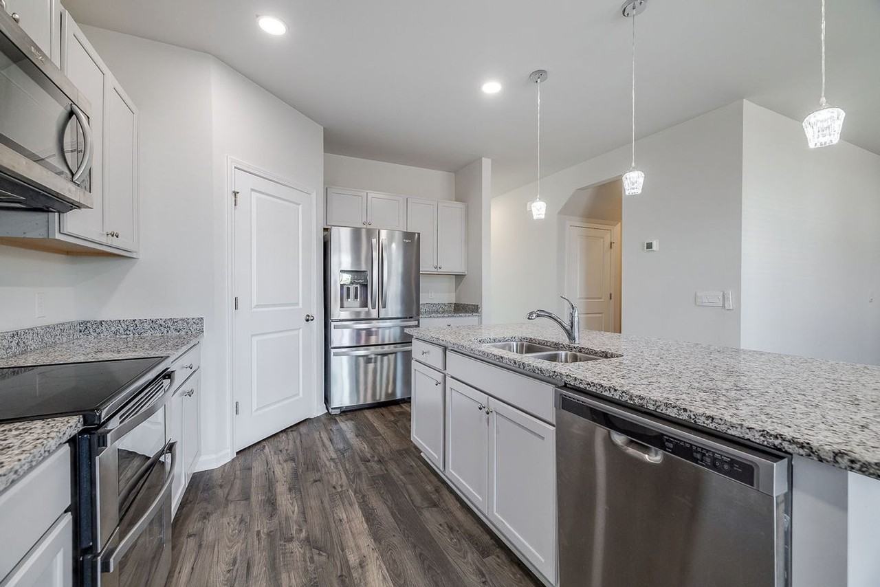 102 Spillway Ct - Photo 7 of 36