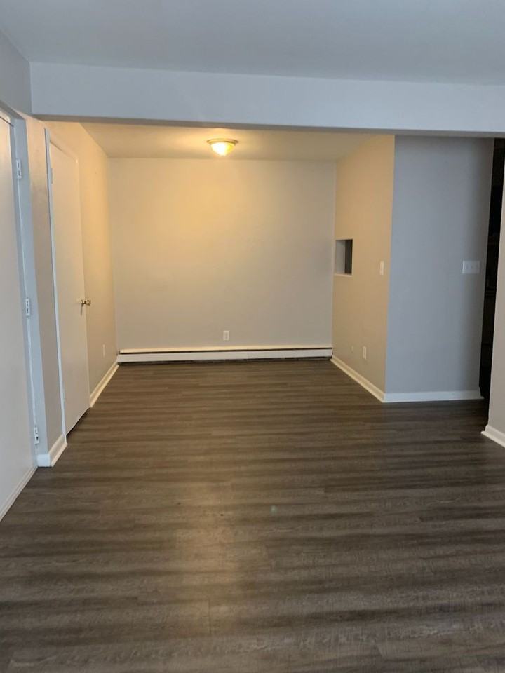 2036 Wayne Ave #E - Photo 4 of 19