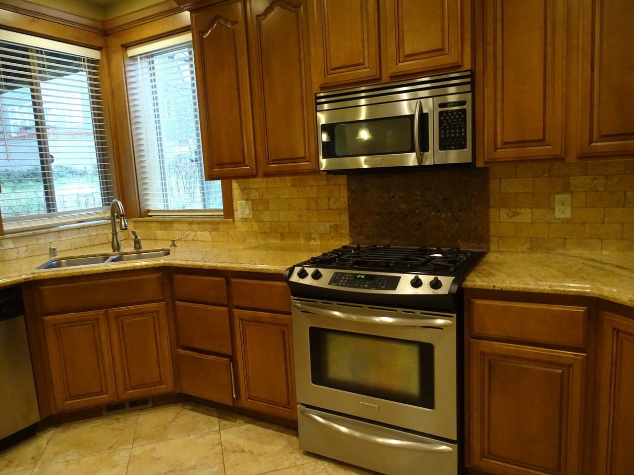 1007 W Alder St - Photo 6 of 20