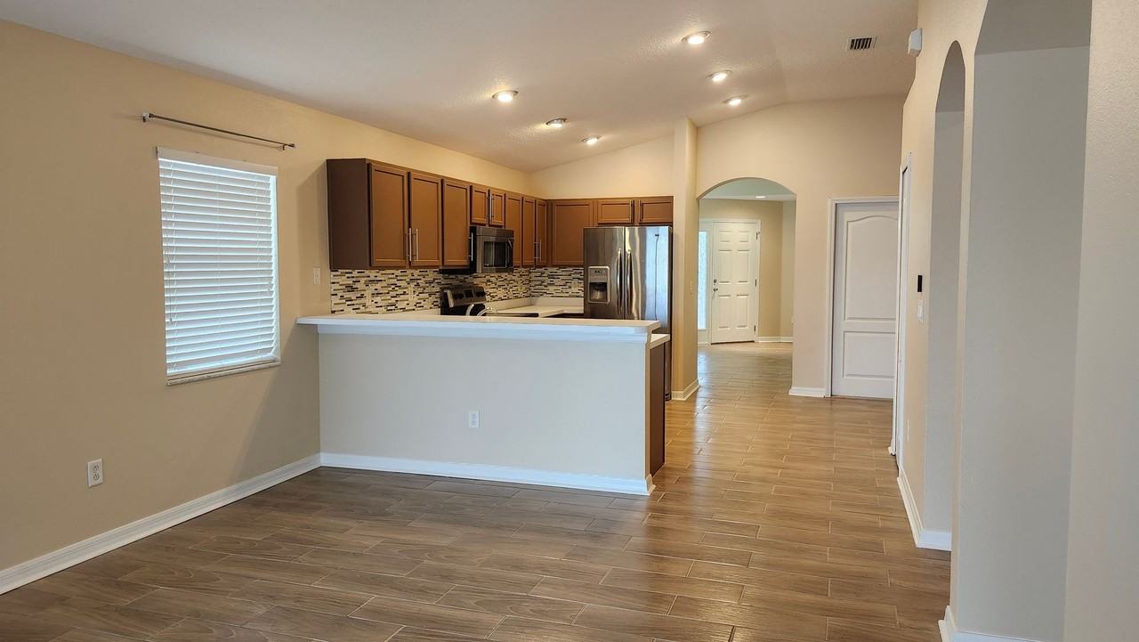 7955 Carriage Pointe Dr - Photo 4 of 16